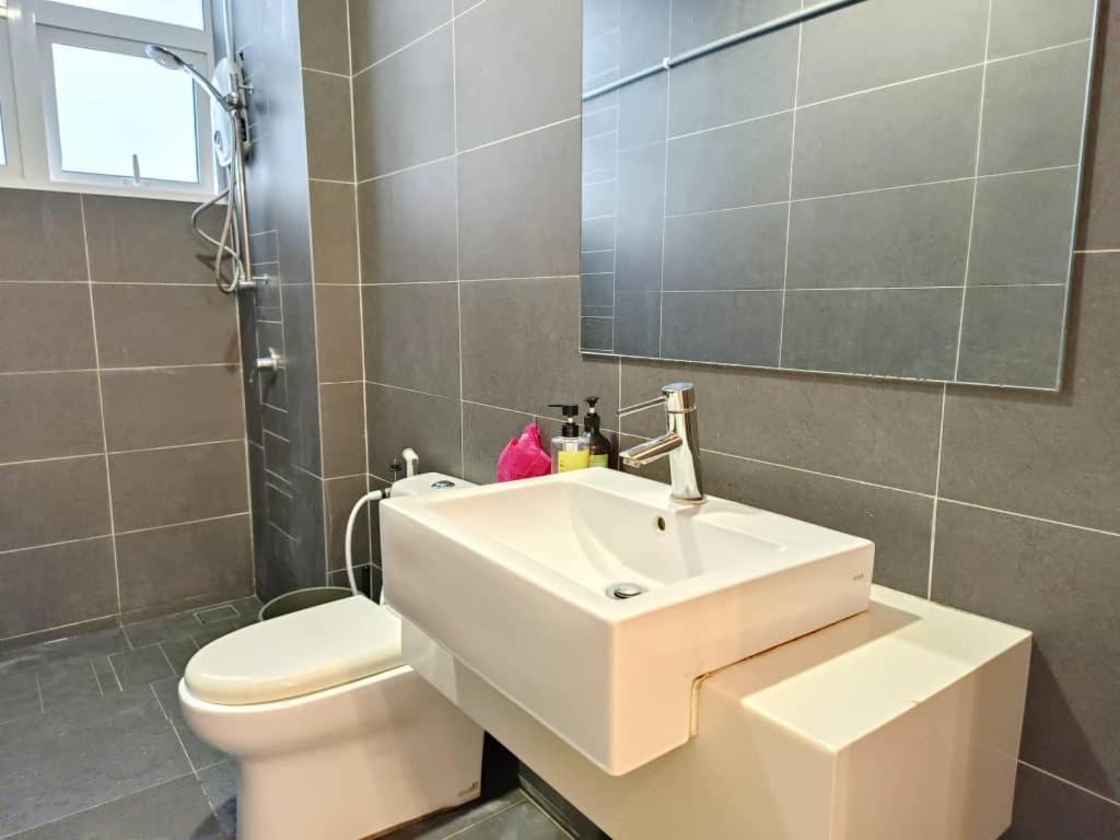 Apartment 3 Sunway Nexis Kota Damansara 5min Mrt 7min Tropicana Mall *